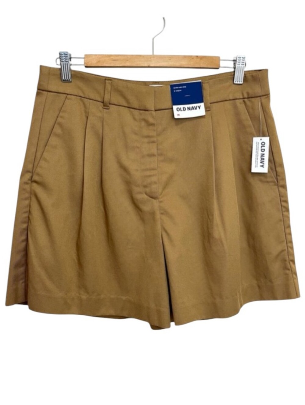 NWT Old Navy Extra High Rise Pleated Front Shorts - Size M